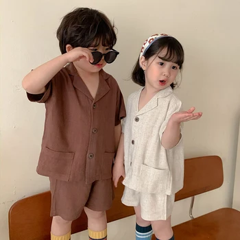 Летний комплект одежды для маленьких мальчиков и девочек на 1-8 лет, хлопковая однотонная рубашка с короткими рукавами + шорты, Детская одежда, костюм в Корейском стиле